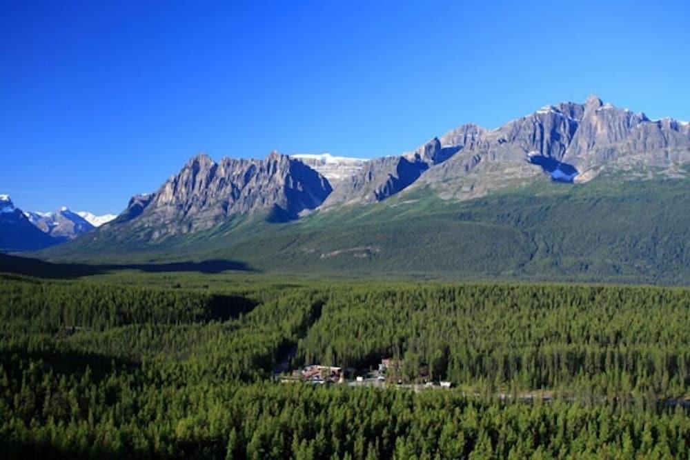Sunwapta Falls Rocky Mountain Lodge แจสเปอร์ ภายนอก รูปภาพ
