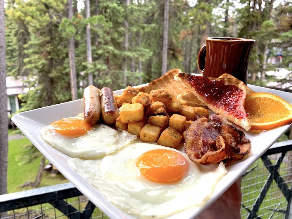 Sunwapta Falls Rocky Mountain Lodge แจสเปอร์ ภายนอก รูปภาพ