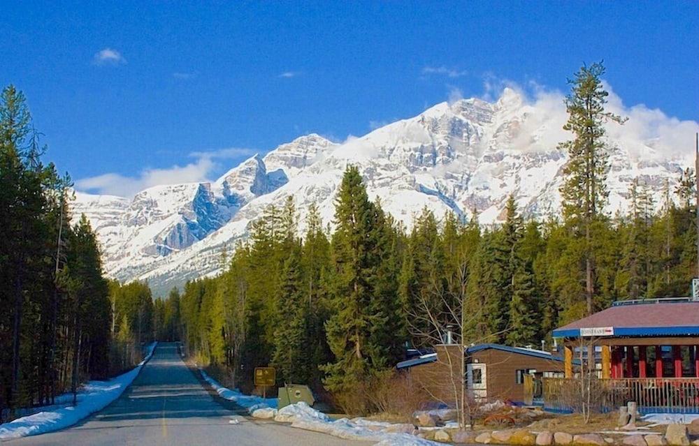 Sunwapta Falls Rocky Mountain Lodge แจสเปอร์ ภายนอก รูปภาพ